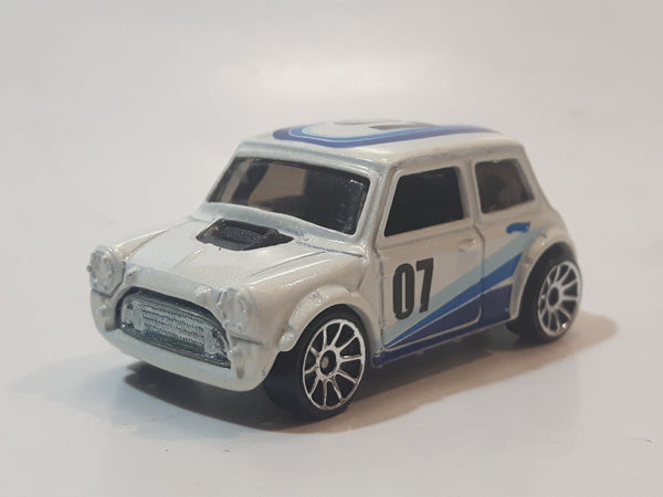 2007 Hot Wheels Pop-Offs Morris Mini Cooper White 07 Die Cast Toy Car Vehicle with Removable Body