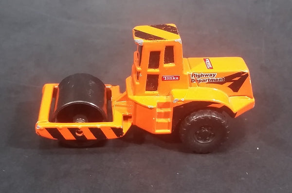 2002 Hasbro Maisto Tonka Orange Pavement Roller Diecast Toy Construction Vehicle - Treasure Valley Antiques & Collectibles