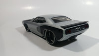 2006 Hot Wheels '71 Plymouth Barracuda Silver Grey and Black 1/24 Scale Die Cast Toy Muscle Car Vehicle