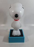 2015 Peanuts Worldwide Snoopy Cartoon Comic Strip Character 11 1/2" Tall Light Up Dog Shaped Glowing Lamp