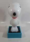 2015 Peanuts Worldwide Snoopy Cartoon Comic Strip Character 11 1/2" Tall Light Up Dog Shaped Glowing Lamp