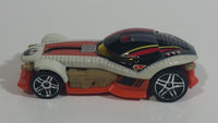 2016 Hot Wheels Star Wars Poe Dameron Character Car White Orange Black Gold Die Cast Toy Car Vehicle