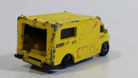 1997 Hot Wheels Rescue Squad American Ambulance Yellow Die Cast Toy Car Emergency Paramedics Rescue Vehicle 3SP