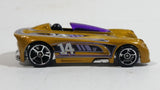 2009 Hot Wheels Connect Cars: Track Legends Monoposto Gold Die Cast Toy Car Vehicle