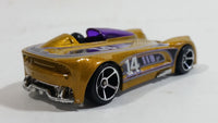 2009 Hot Wheels Connect Cars: Track Legends Monoposto Gold Die Cast Toy Car Vehicle