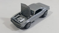 1996 Hot Wheels '67 Chevrolet Camaro Metalflake Silver Die Cast Toy Car Vehicle w/ Opening Hood 7SP