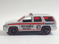 2009 Hot Wheels HW City Works '07 Chevy Tahoe Fire Dept. Rescue #8 White Die Cast Toy Car Emergency Vehicle