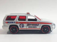 2009 Hot Wheels HW City Works '07 Chevy Tahoe Fire Dept. Rescue #8 White Die Cast Toy Car Emergency Vehicle