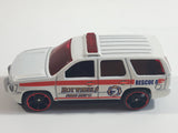 2009 Hot Wheels HW City Works '07 Chevy Tahoe Fire Dept. Rescue #8 White Die Cast Toy Car Emergency Vehicle