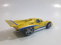 2009 Hot Wheels HW Special Features Ferrari 512M Yellow Die Cast Toy Car Vehicle with Opening Engine Bay