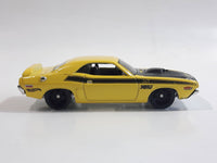 2014 Hot Wheels HW Workshop - HW Performance '71 Dodge Challenger Yellow Die Cast Toy Muscle Car Vehicle