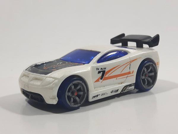 Rare 2005 Hot Wheels AcceleRacers Teku Power Rage White #7 Plastic Body Die Cast Toy Car Vehicle