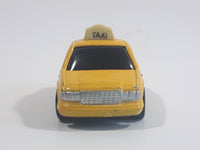 Unknown Brand Stubby Taxi Cab Pullback Motorized Friction Die Cast Toy Car Vehicle Key Chain