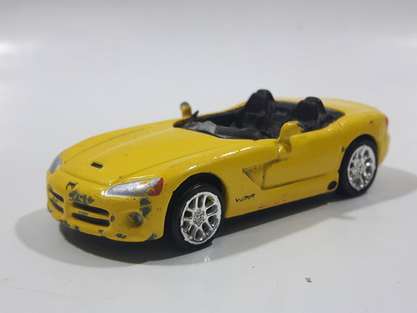 Racing Champions Universal Studios Fast & Furious II Dodge Viper Convertible Yellow Die Cast Toy Car Vehicle with Busted Windshield