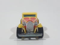 1986 Hot Wheels '37 Bugatti Yellow and Red Die Cast Toy Classic Luxury Car Vehicle