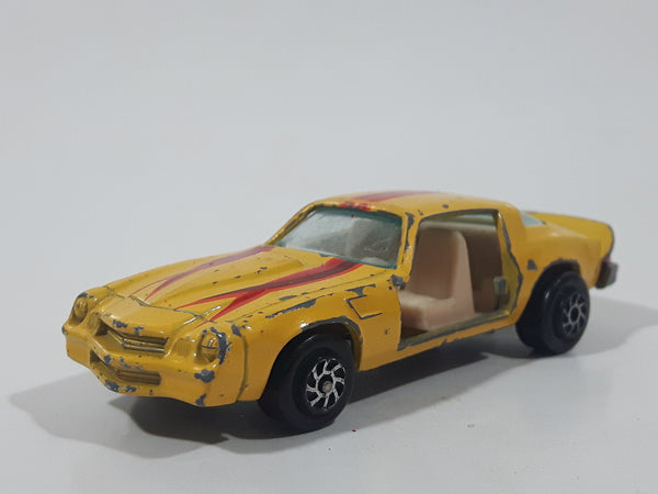 Vintage Yatming Chevy Camaro Z28 Yellow No. 1077 Die Cast Toy Muscle Car Vehicle with Opening Doors (1 Missing)