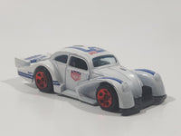 2018 Hot Wheels Legends Of Speed Volkswagen Kafer Racer Urban Outlaw Magnus Walker White Die Cast Toy Car Vehicle