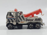 1998 Hot Wheels Rig Wrecker White Tow Truck Die Cast Toy Car Vehicle