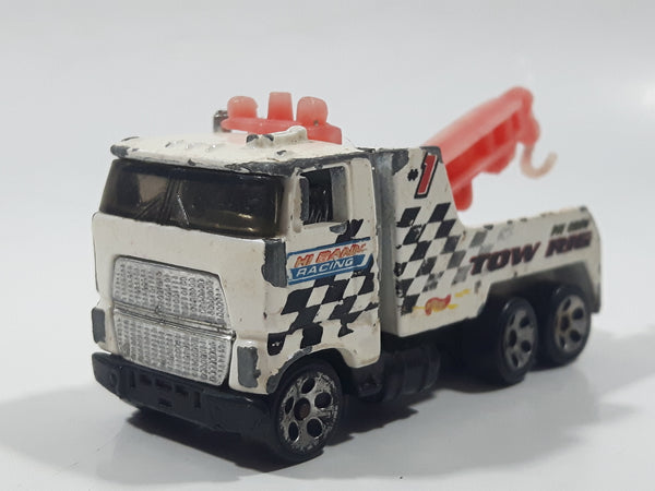 1998 Hot Wheels Rig Wrecker White Tow Truck Die Cast Toy Car Vehicle