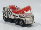 1998 Hot Wheels Rig Wrecker White Tow Truck Die Cast Toy Car Vehicle